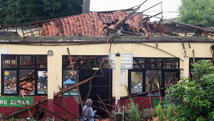 Atap 3 Ruang Kelas di SDN Sukadana Ambruk gegara Hujan Deras